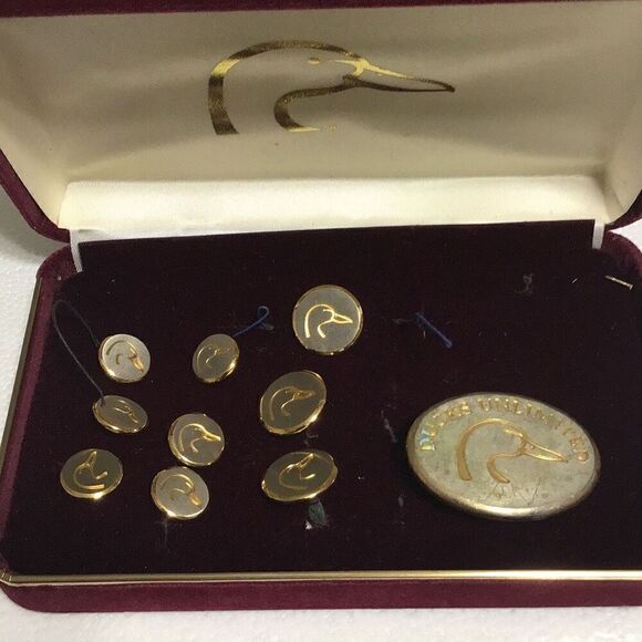 Vintage ducks, unlimited buttons, and belt buckle collection - Picture 1 of 6
